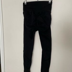 Woman’s Black Leggings booty scrunch